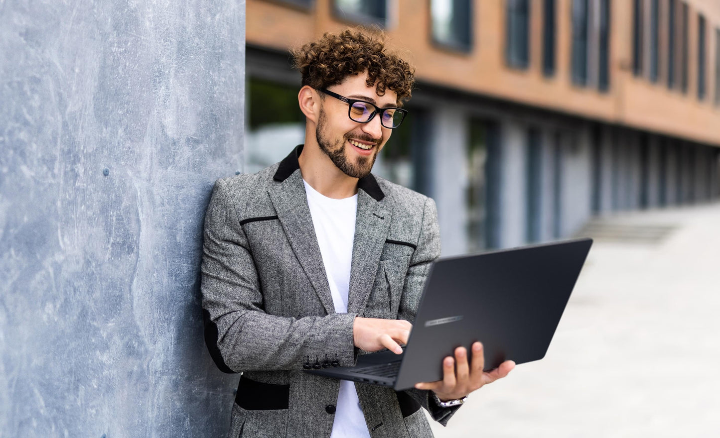 ASUS ExpertBook B3 14 B3405CCA-LY1587X official image 3